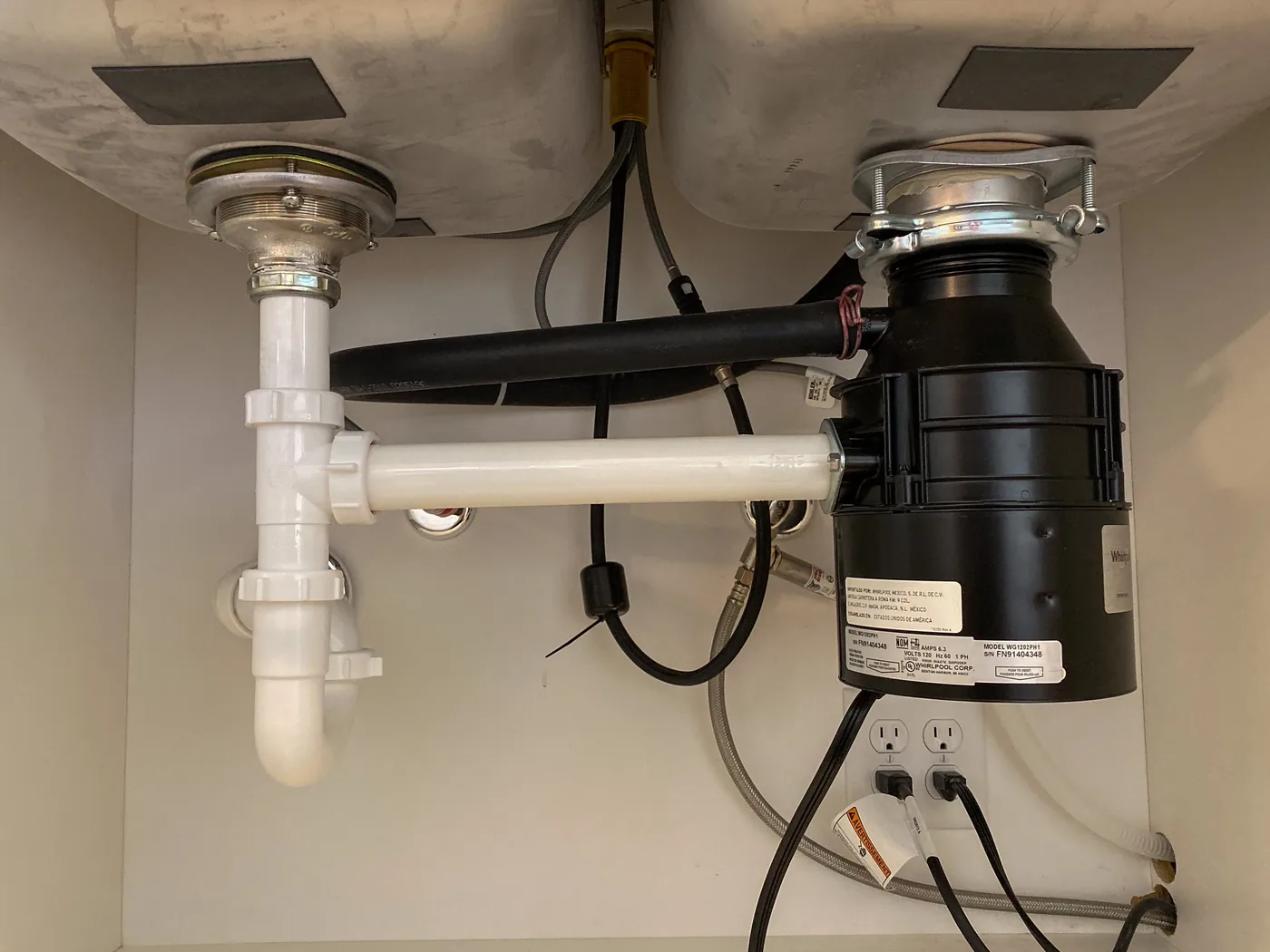 Garbage Disposal Leak in a Dallas home